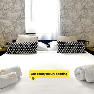 Yellow Butterfly House Holiday Rome